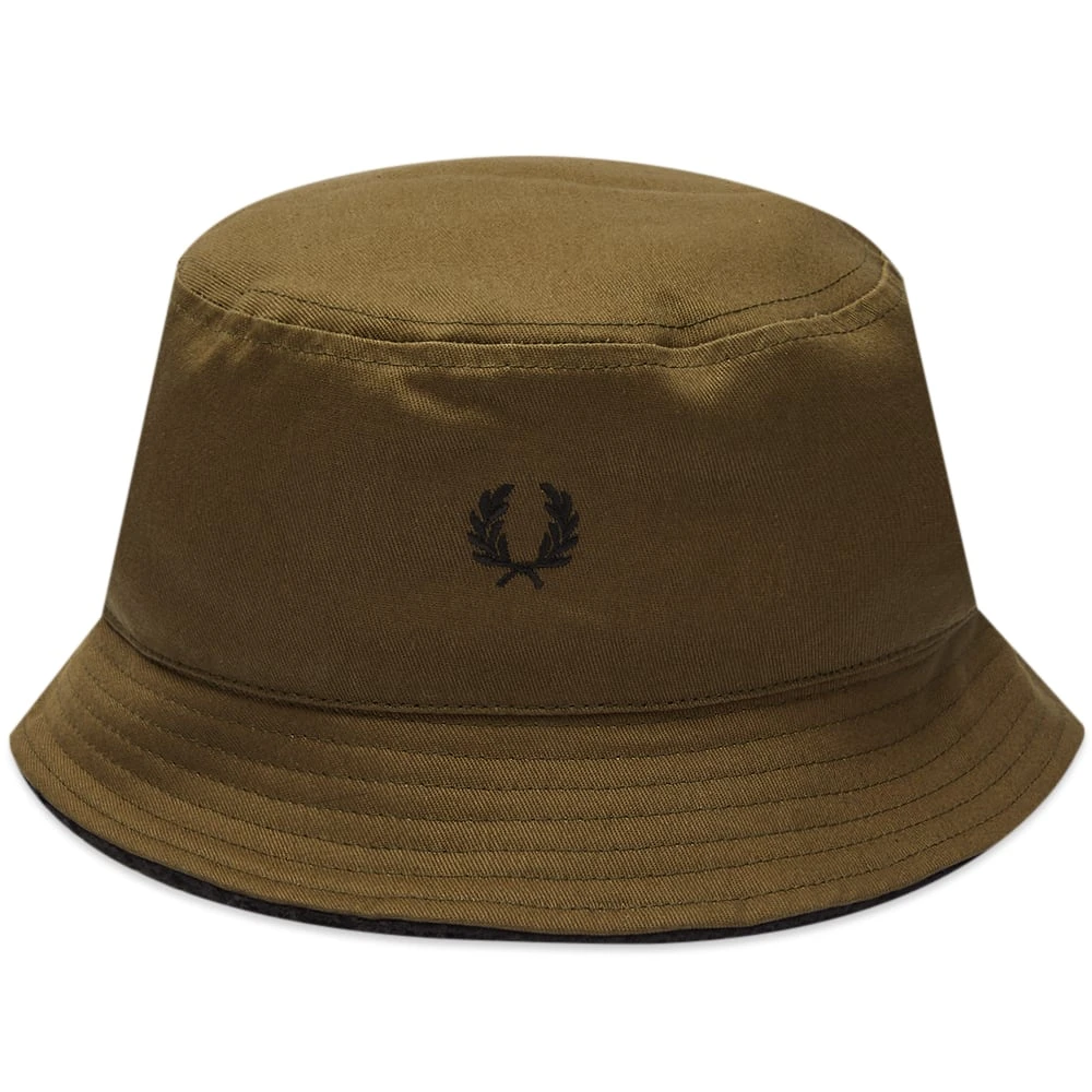 Fred Perry Authentic Reversible Borg Fleece Bucket Hat - Image 2